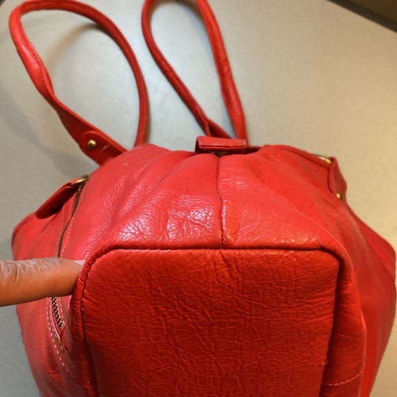 Leather bag with a spec of scrach. See photos - Picture 5 of 8